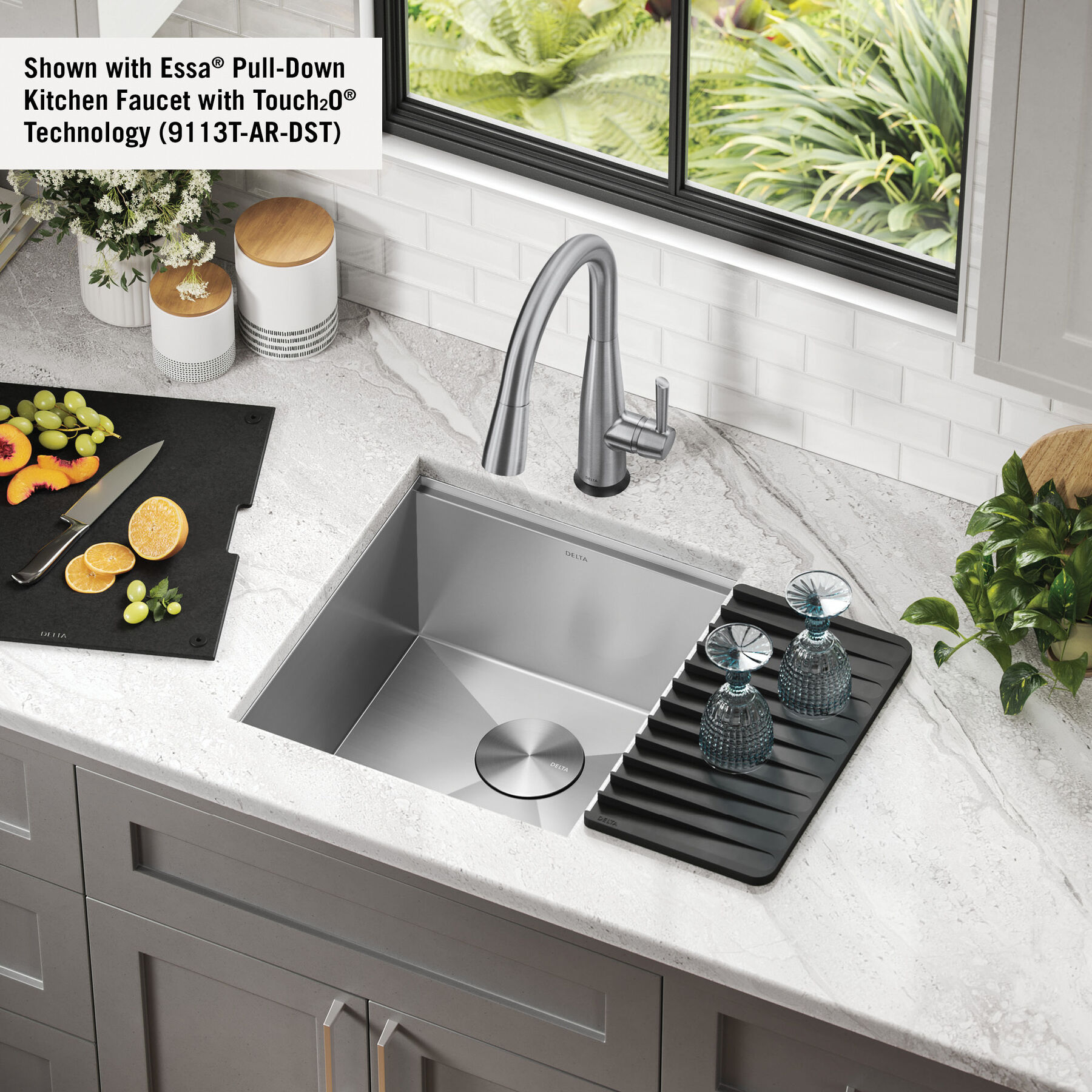 Lavabo de cocina para barra/preparación de alimentos tipo estación de trabajo con un receptáculo de acero inoxidable calibre 16 de 17" de montaje bajo encimera, con reborde WorkFlow™ y accesorios, imagen 13